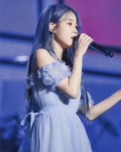 李知恩丨蓝发iu,人间宝藏_腾讯新闻