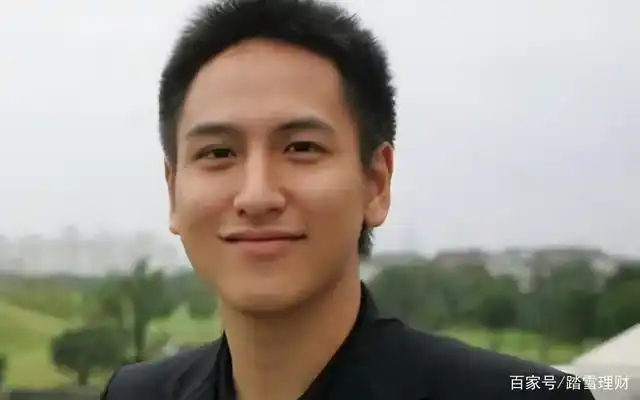 了横扫香港金融圈的"小股神",年纪小小的汤珈铖利用父母给的一笔资金