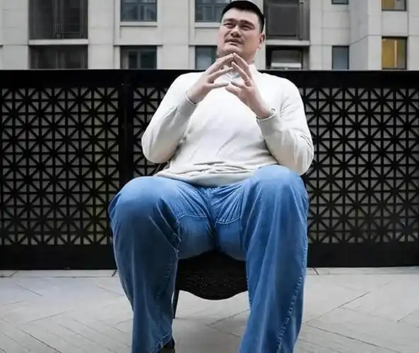 曝姚明身体健康堪忧胖到400斤内分泌失调父母盼其生二胎