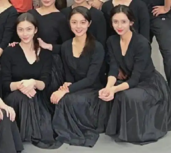 赵今麦中戏表演学院期末合影