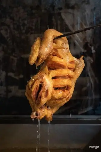 小吃榜第一的炸鸡每天就卖100只卖完就收摊