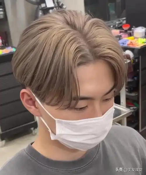 男生中长发发型(10款男生长发复古潮流推荐)