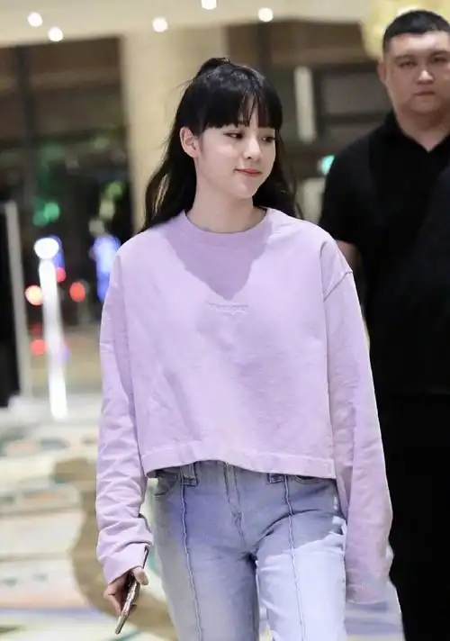 欧阳娜娜夏日穿搭小日常爱穿长袖成养生达人齐刘海萌翻街头