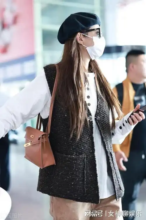 沈梦辰机场穿搭大解析简约休闲又不失时尚这样的女神你喜欢吗
