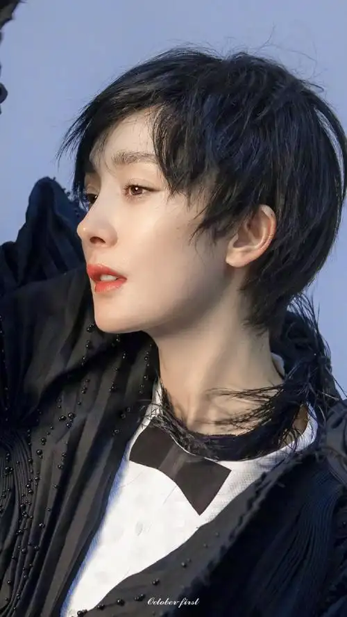 杨幂芭莎男士封面