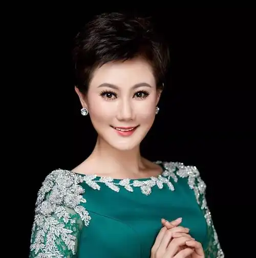 新春佳节女高音叶翠带着美丽时光春天中国向全国人民贺岁拜年