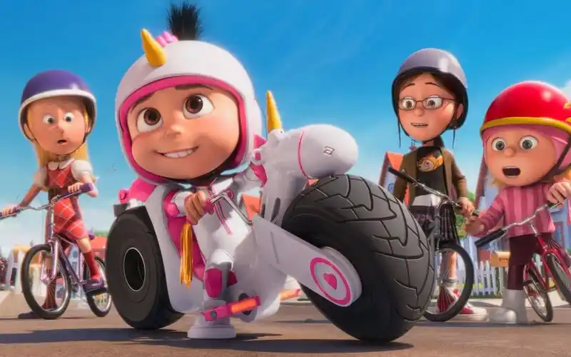 光天化日之下,小黄人竟然欺负小女孩