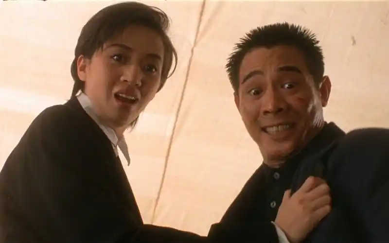 《赤子威龙》中梅艳芳角色转换真快,从帅气到幽默再到仁爱都拿捏的