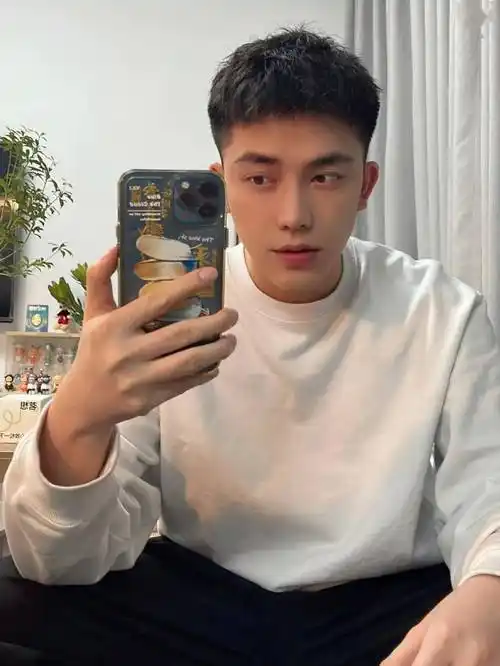 学姐都喜欢的9款小奶狗碎盖发型