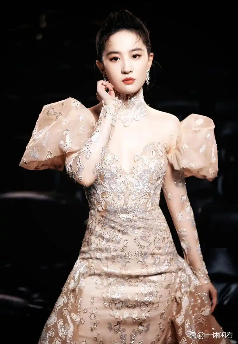 刘亦菲,神仙姐姐的四套晚礼服,每套都美美哒,你更喜欢哪套礼服?