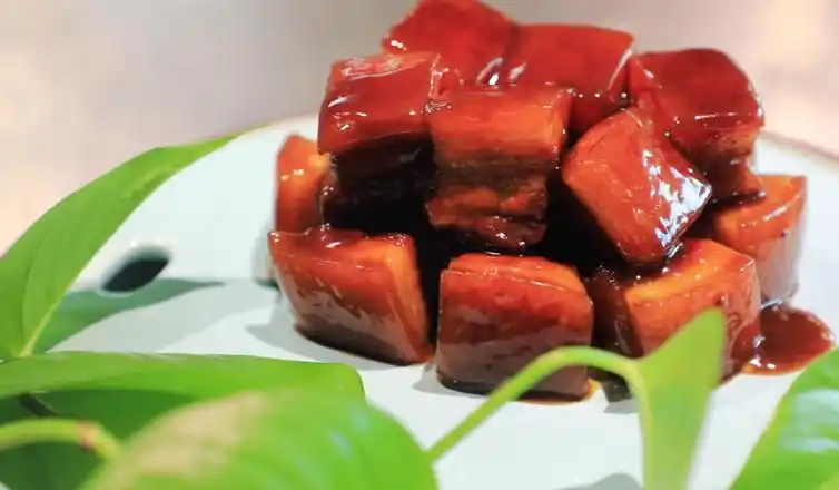 搅拌均匀 最后剩少许汤汁时,大火收汁,装入盘中,摆盘即可,一道美味又