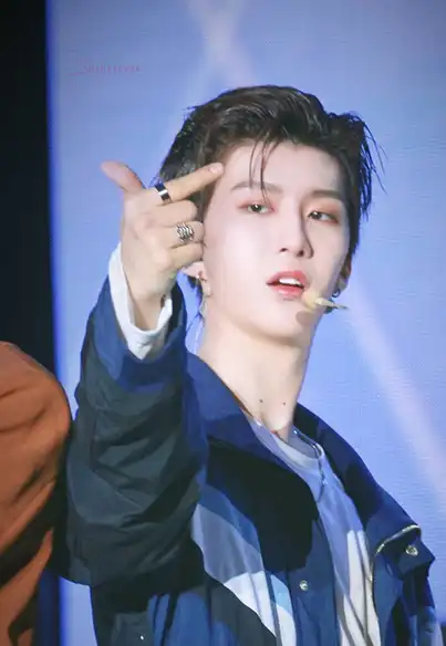 原创百分九挑战花式比心林彦俊太有创意范丞丞用力过猛坤坤可爱