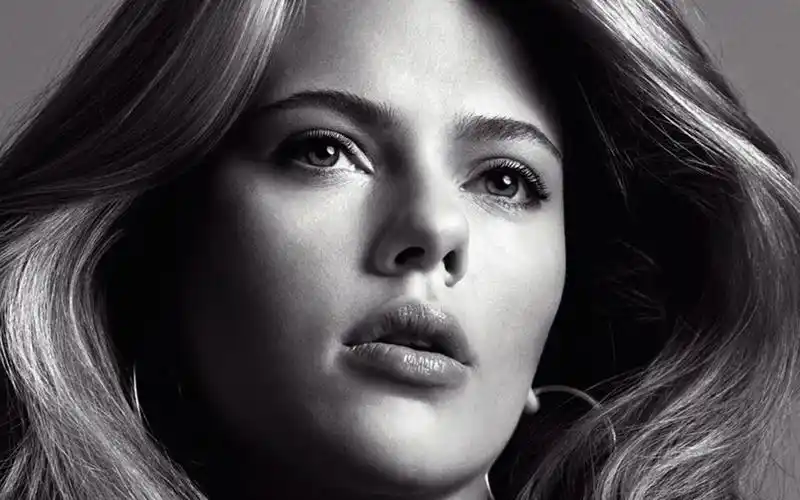 高清晰欧洲女性黑白人像壁纸