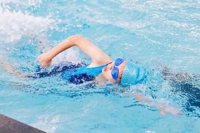 招生公告丨春暖花开来宝山区少年儿童业余游泳学校学游泳吧