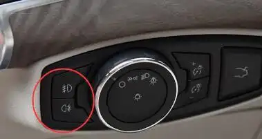 如果小灯在关闭状态是开不了雾灯的,雾灯的图标亮起代表雾灯开启,开启