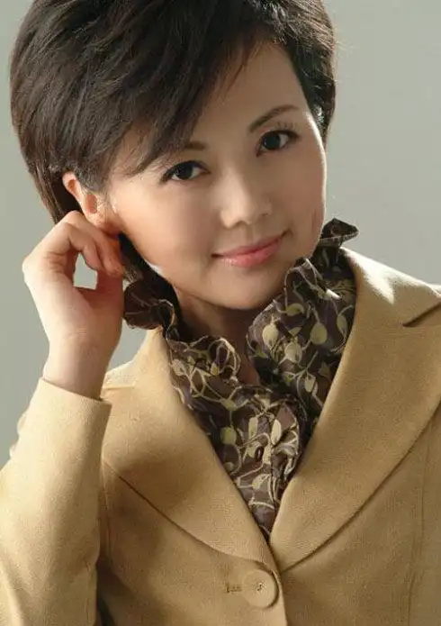 主持人柴璐图片中央电视台主持人柴璐图片