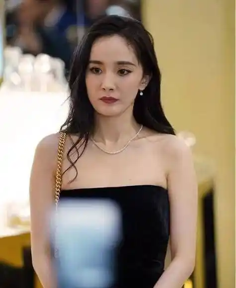 12位拥有方脸的女星,个个惊艳四方,美貌被低估_张曼玉_巩俐_时尚