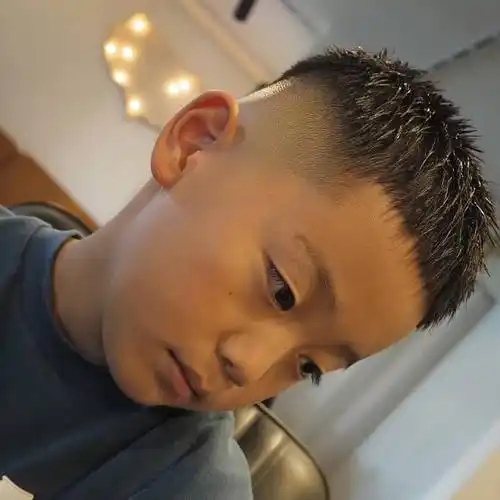 2024夏季小男孩发型来了,两侧铲短很百变,剪完真帅气|挑染|脸型|短发