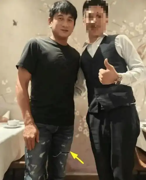 吴奇隆中年发福网友越来越像成龙