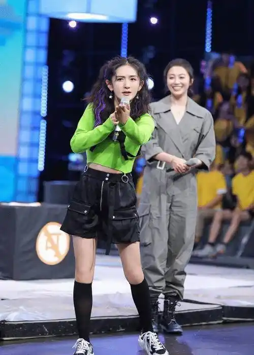 张杰根本管不住谢娜阿姨年纪还玩下衣失踪这腿真实存在吗