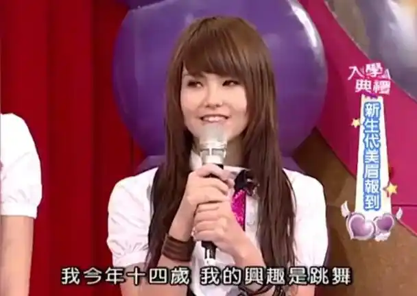 回顾昆凌嫁大14岁歌手周杰伦婚后连生三胎今一家五口其乐融融