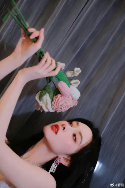 姐姐这组照片好甜好梦幻呀好精致的一张脸,爱住了