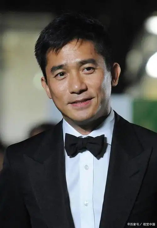 梁朝伟回国两鬓斑白在路上之普通人电影投资穿4000多衬衣肌肉紧实