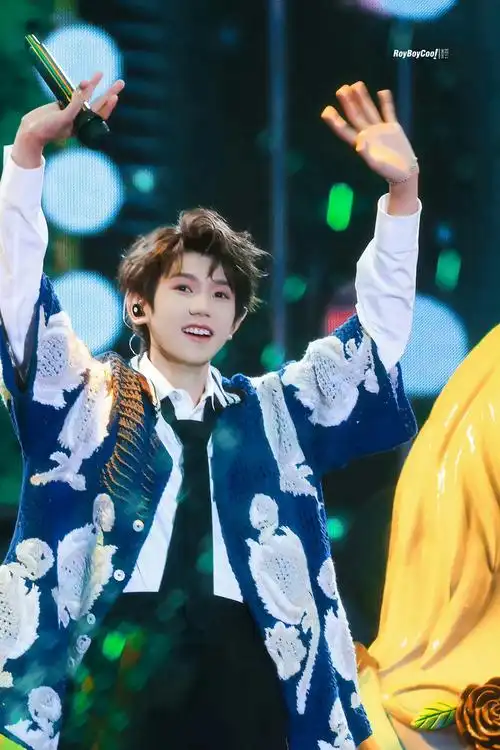 在王源手上看到了物理防晒的重要性