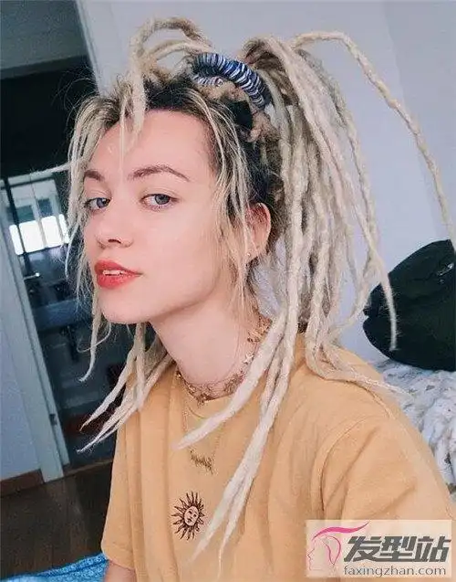 前卫个性女生脏辫 彩色脏辫时髦亮眼_发型站_最新流行发型设计发型