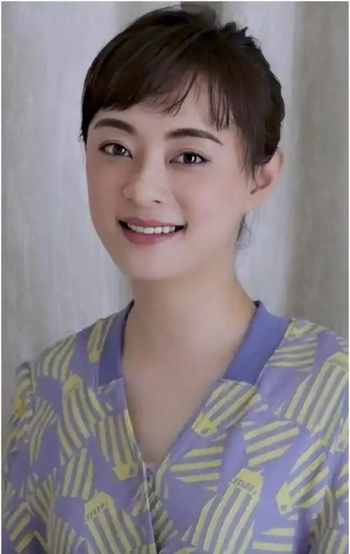 孙俪短发扎起马尾好不做作清纯温柔好似新生学妹
