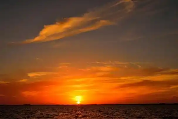 夕阳西下象征什么(夕阳余晖的唯美诗句)-第1张图片