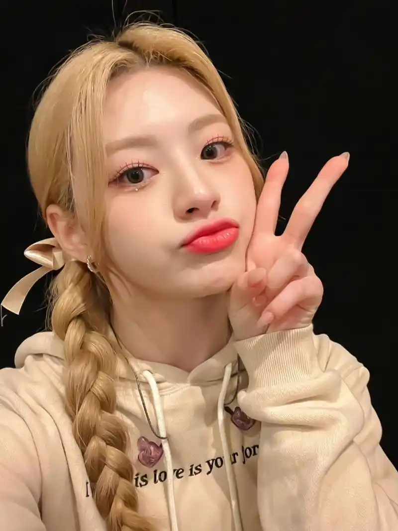 kpop# #女团# #尹势银# #自拍# #头像