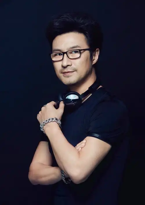 汪峰微博直播首秀 七夕献身diva