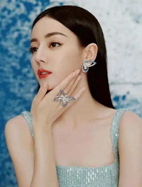 迪丽热巴造型合集气质高雅曼妙身姿