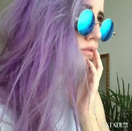 紫灰色头发怎么样护理 小妙招教你保持发色持久发亮
