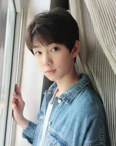 因为还是小屁孩,胖也只是婴儿肥贺峻霖,13岁,成都人,马天宇的干儿子