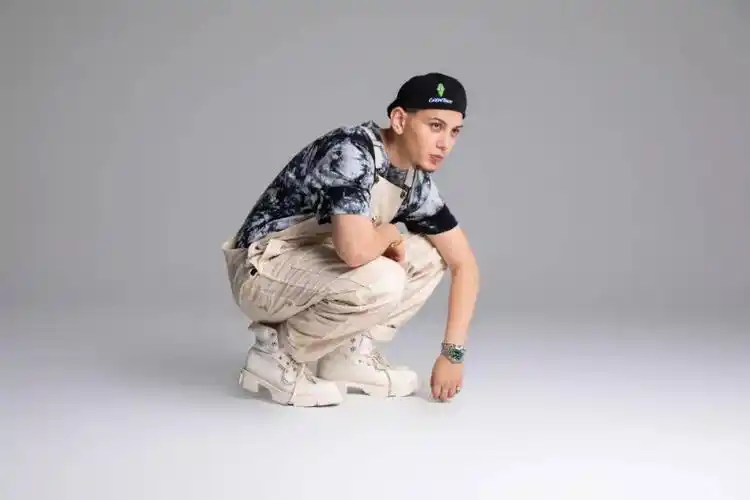 专访说唱歌手艾热我的体内还是年轻人我只为自己而活