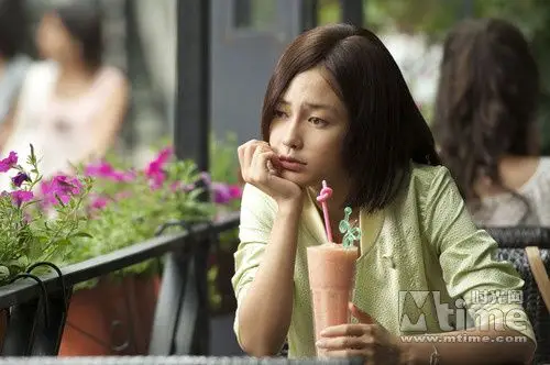 《夏日乐悠悠》中的angela baby22岁的香港女孩angela baby(杨颖)此次