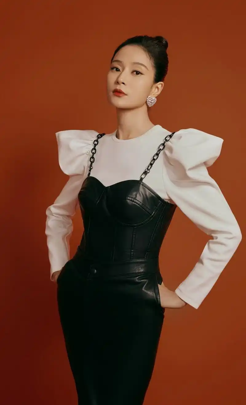 气质女神王媛可,优雅性感,明艳动人