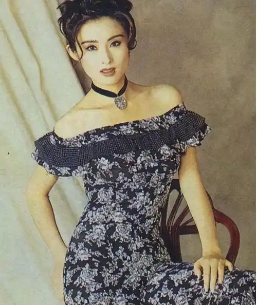 06 周慧敏周慧敏,vivian chow,1967年11月10日出生于中国香港,毕业于