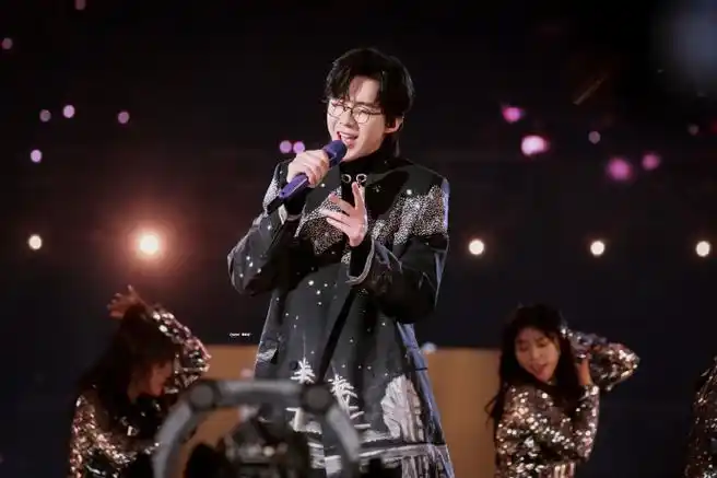 刘宇宁新歌fallinlove#|#刘宇宁跨年新歌舞台#【2021.12.