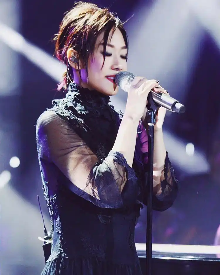 原创这是一个悲伤的选择告别八年美好的日子林忆莲重回单身