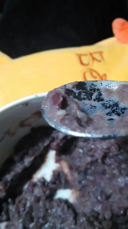 这次红豆烧的很烂想做豆沙,发现有好多像勺子里一类的白色东西,这是