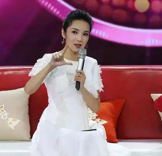 回顾管彤我这辈子正确的决定就是在42岁高龄为普通丈夫生儿子