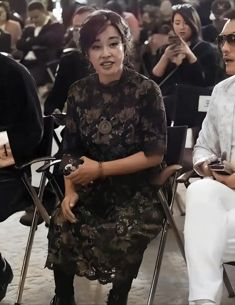 刘晓庆被医美咬伤的脸不化妆也能演慈禧刘晓庆扮演的是年轻或年老的