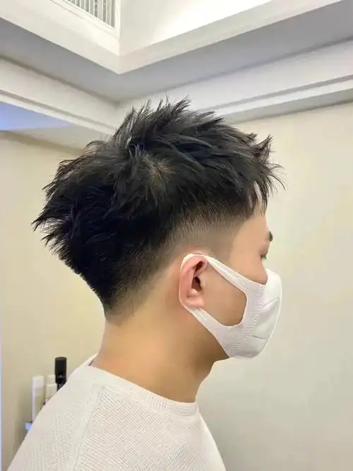 适合发质偏软的男生,9793推荐长短四到五厘米,9793经常打理