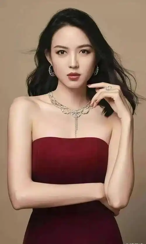 张梓琳最美,可以和伊万卡一战!生不逢时,真遗憾._演技_身材_漂亮