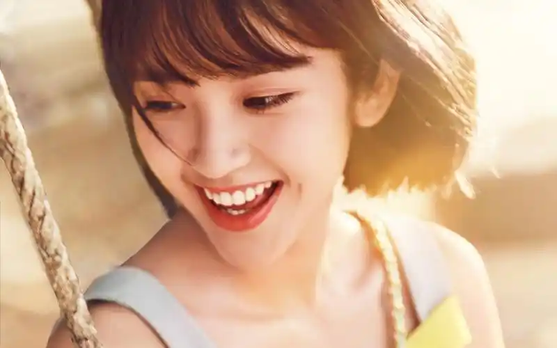 治愈系微笑美女唐艺昕高清壁纸