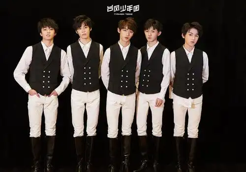 台风少年团录制团综reaction五人集体穿卫衣原来衣服才是重点