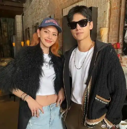 mai与杨洋合照